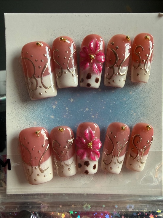 Other - Peach Pink Floral Press-On Nails Set - Elegant Short French Tips